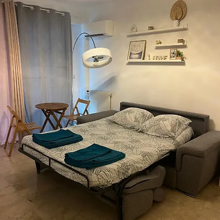 Cosy Avec Balcon, A 5 Min De La Et De Menton *