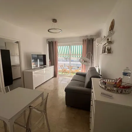 Cosy Avec Balcon, A 5 Min De La Et De Menton