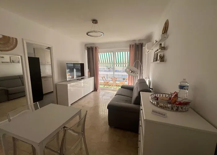 Cosy Avec Balcon, A 5 Min De La Et De Menton