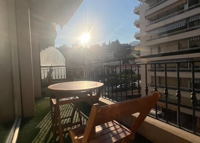 Cosy Avec Balcon, A 5 Min De La Et De Menton *